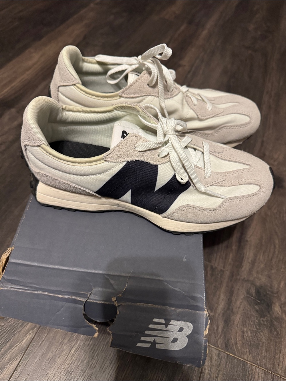 New Balance Men's Cream and Black Retro Runner Sneakers